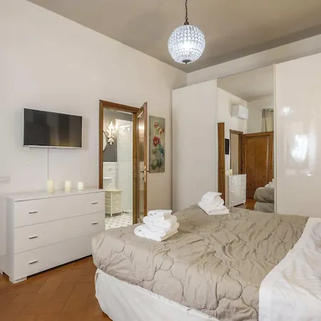 Sangallo Suite-hosted By Sweetstay דירה